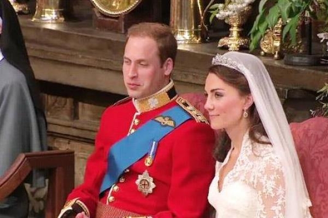 Kate Middleton vestuvinę suknelę atėjo pamatyti 600 tūkst. žmonių