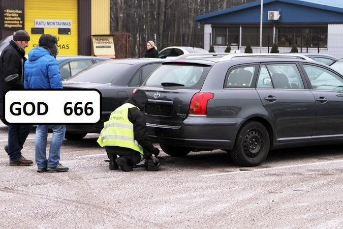 Į Panevėžį – „dieviškų“ automobilio numerių