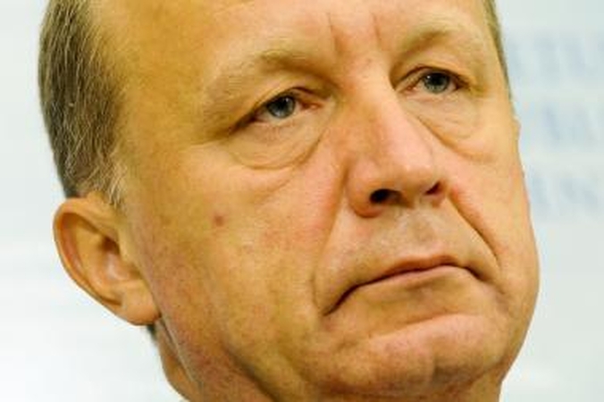 A.Kubilius nesiryžo spėlioti, kada lietuviai galės masiškai naudoti elektromobilius