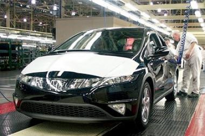 Automobilių gamintojai mažina apsisukimus