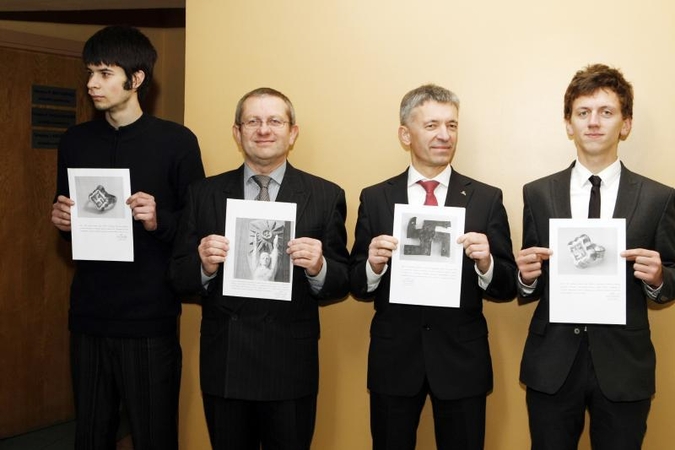 Bylos dėl svastikų demonstravimo klaipėdiečiams nutrauktos 