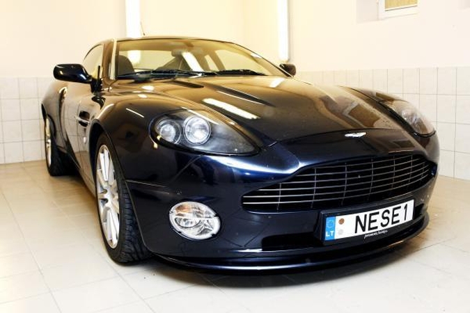 „Aston Martin“ atšaukia automobilius