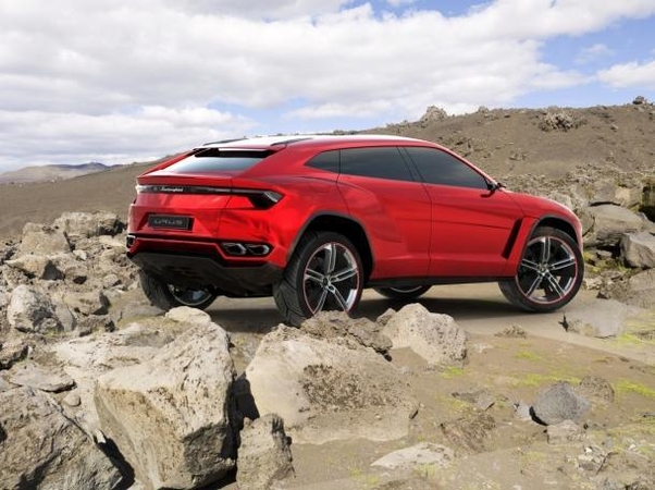 Nusprendė įtikti: „Lamborghini“ visgi gamins visureigį