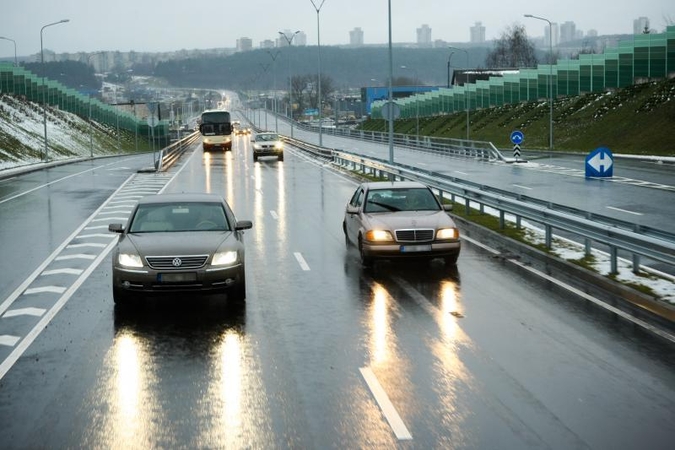 Ministerijos nesutaria, ar skirti keliams 65 proc. degalų akcizo 