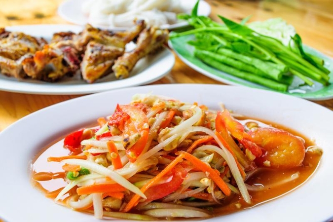 Žaliosios tailandietiškos salotos ir dar keletas egzotiškų receptų