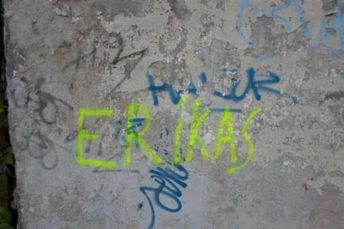 Nepilnametis nesislėpdamas „truputį dažė" sienas