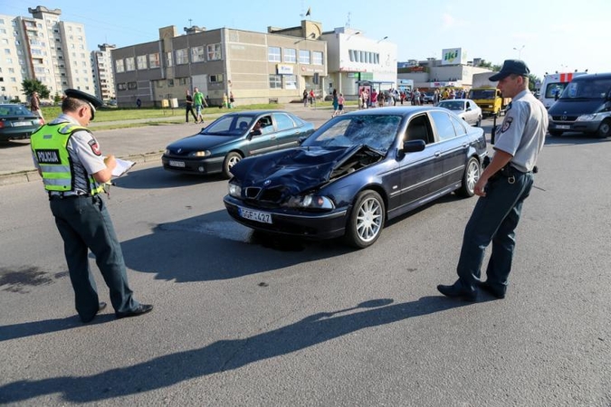 Po tragedijos Kaune siūloma uždrausti galingus automobilius jaunimui