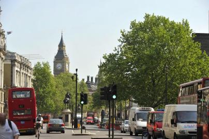 Britanijos valdžia ketina griežtinti studentiškų vizų išdavimą