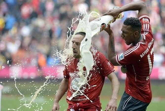 F.Ribery daugiau nekalbės su komandos draugu, nes šis jį apipylė alumi