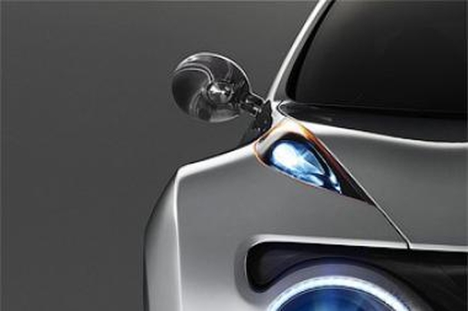 „Nissan“ žaidžia slėpynių