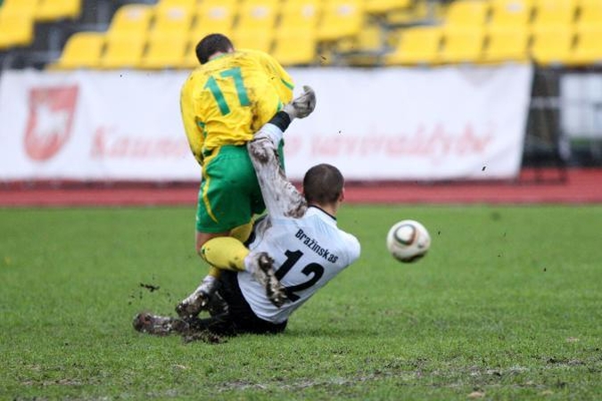 Lietuvos pirmojo futbolo diviziono lyderis "Kaunas" triuškina varžovus