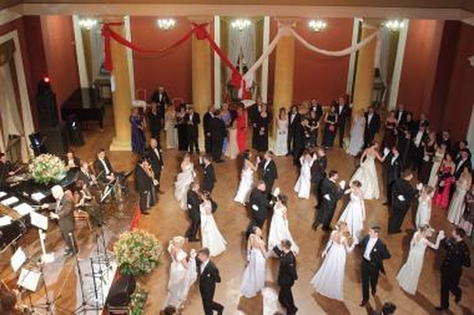 Į Vilnių sugrįžo Vienos pokylis