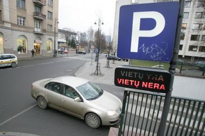 11 gyvenimo mėnesių vairuotojai ieško, kur palikti automobilį