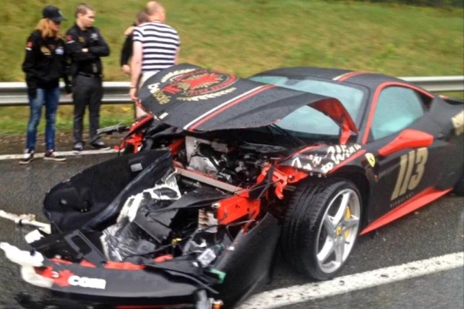 Latvijoje avariją patyrė „Ferrari“, turėjęs atvykti ir į Vilnių