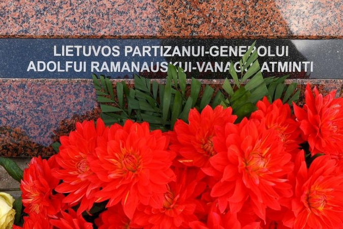 Žaliakalnyje – paminklas partizanų vadui A.Ramanauskui-Vanagui