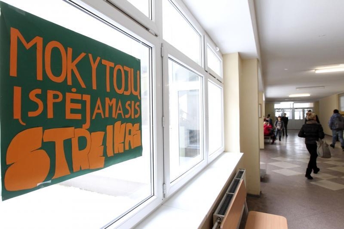 Švietimo darbuotojai streiko nerengs, bet planuoja mitingą