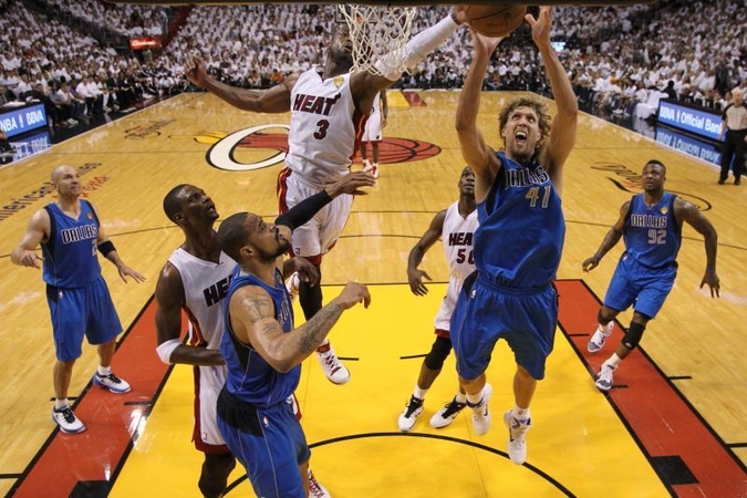 NBA finalas: "Mavericks" fantastiškai išsigelbėjo Majamyje 