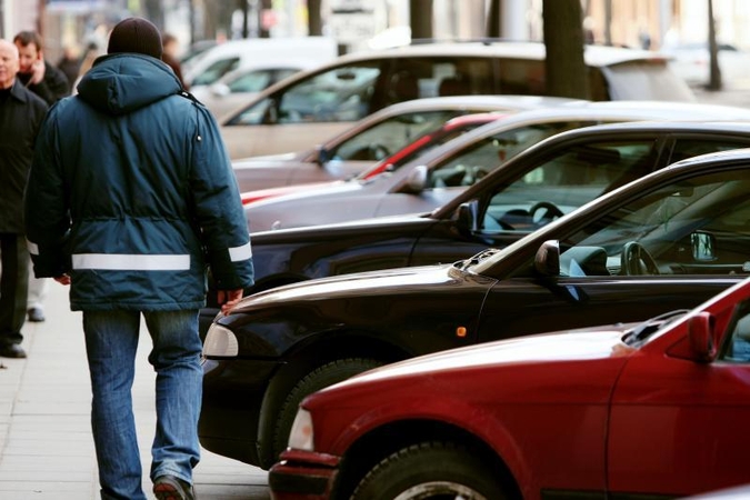 Už automobilių stovėjimą bus galima atsiskaityti banko kortelėmis