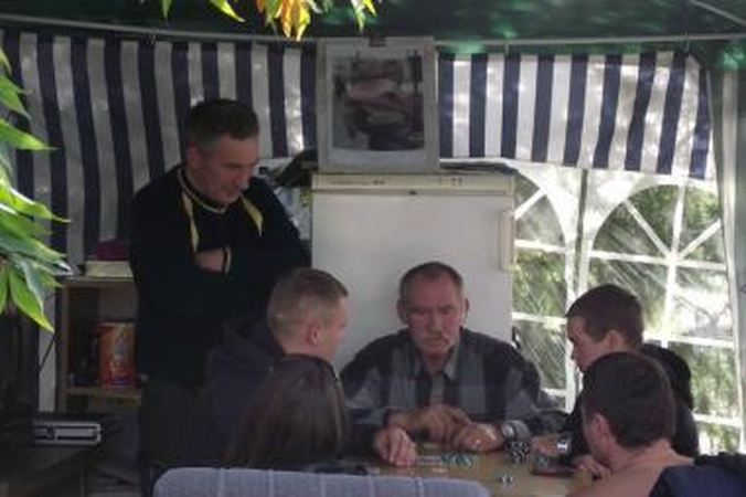 Klonio gatvės budėtojai renka pinigus namui ant ratų