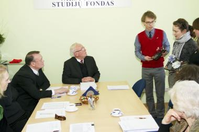 Studentai: planuojant studentų socialines stipendijas apsiskaičiuota dviem milijonais litų