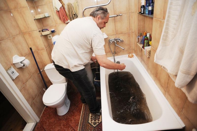 Iš Kauno gyventojų čiaupų – vanduo kaip iš balos