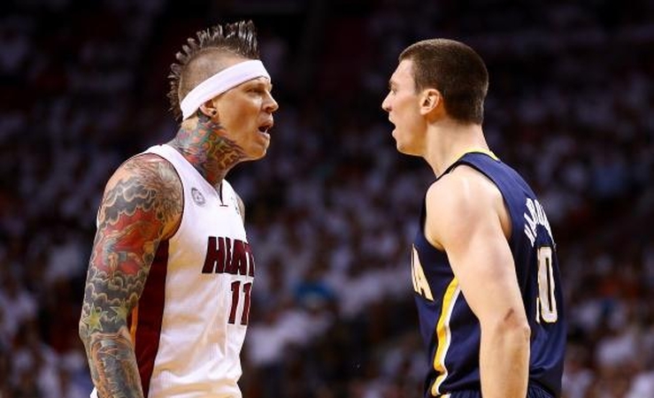 Tatuiruotasis „Heat“ monstras susistumdė su „Pacers“ aukštaūgiu
