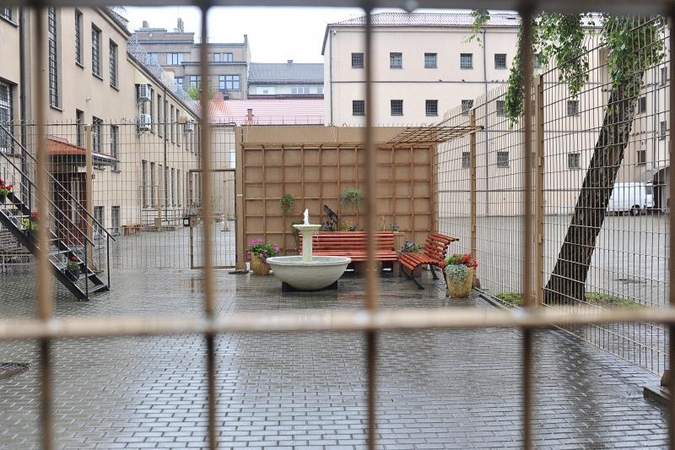 Koks gyvenimas už grotų? Tardymo izoliatoriuje prasideda ekskursijos