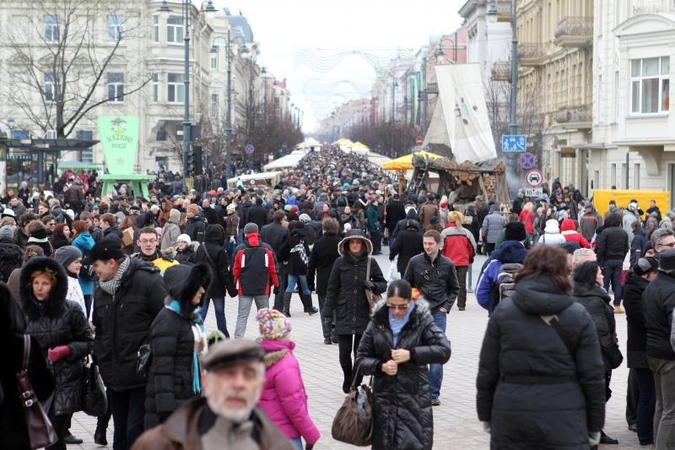 Vilniaus Kaziuko mugėje - žmonių jūra   