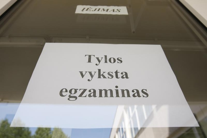 Chemijos egzaminas abiturientus privertė rimtai pasukti galvą
