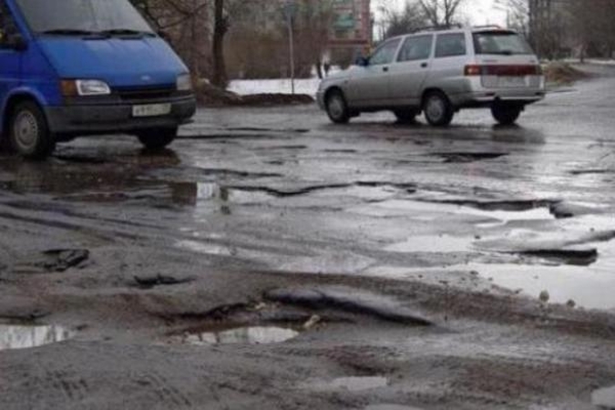 Kelių dangos daugiausia šlapios arba drėgnos