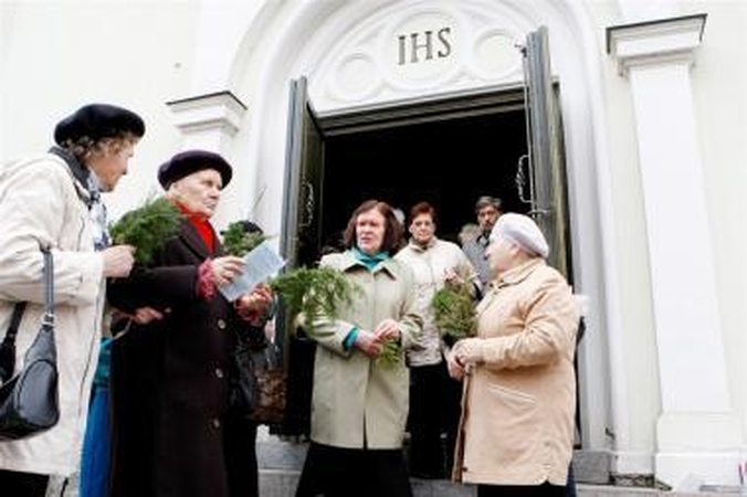 Verbų sekmadienį – į bažnyčią