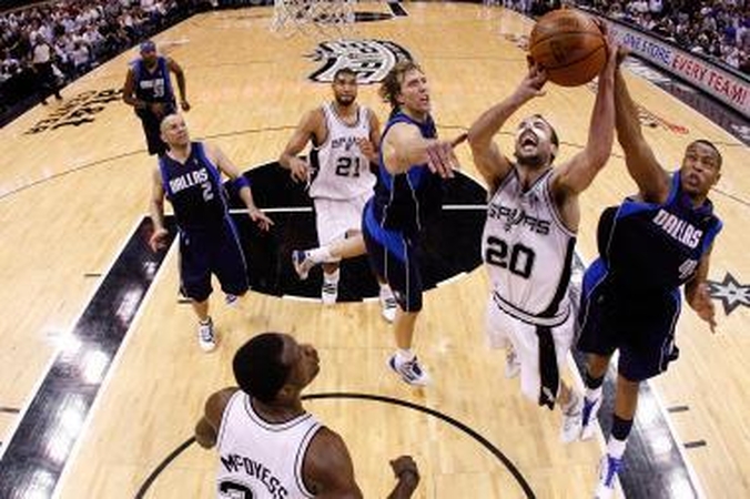 "Spurs" bei "Suns" - NBA lygos Vakarų konferencijos pusfinalyje