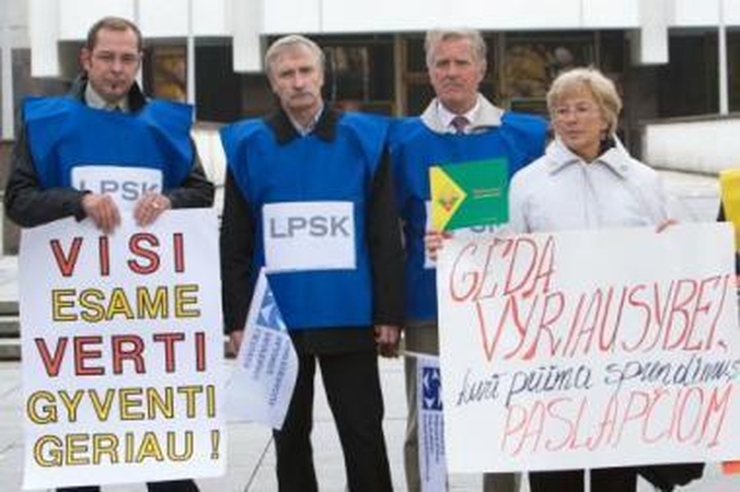 Seni naujos valdžios triukai
