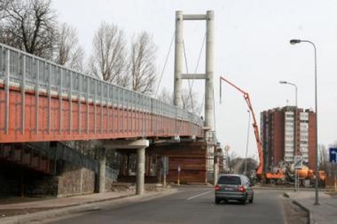 Abejotina: L.Vynerio vardą siūloma suteikti naujajam pėsčiųjų tiltui per geležinkelį.