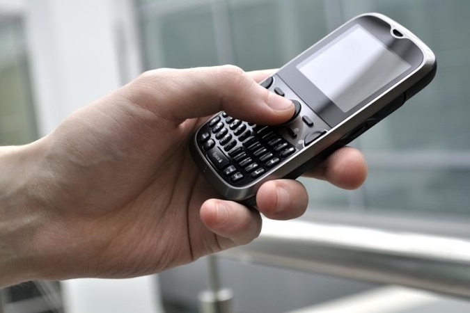 Lietuviai renkasi pigesnį operatorių, bet brangesnius telefonus