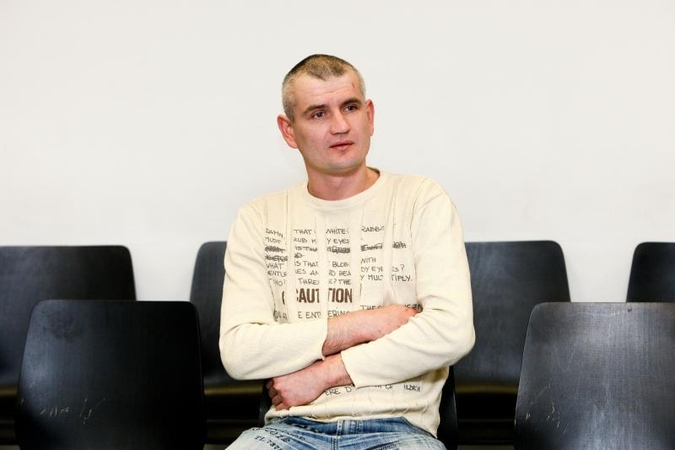 Kalėjimo prižiūrėtojas atsipirko      bauda