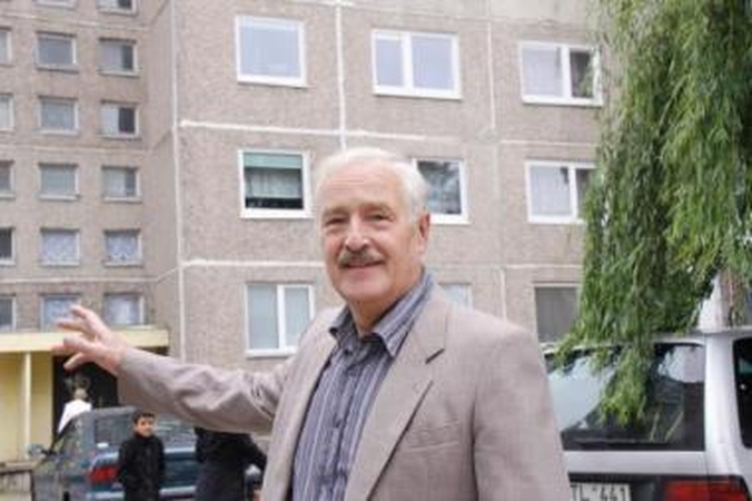 Priežastis: A.Jašinskis įsitikinęs, kad energetikams nenaudinga būti karšto vandens tiekėju, todėl jie šios pareigos kratosi.