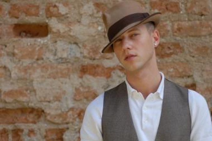 Sasha Son – su gyvos muzikos vėliava