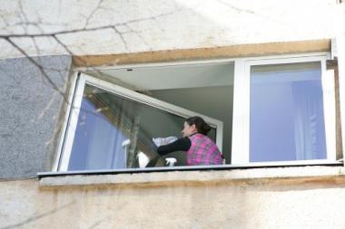 Gretos: geresnių laikų pavyko sulaukti ne visoms įmonėms – per sunkmetį šalies langų gamintojus praretino bankrotai.