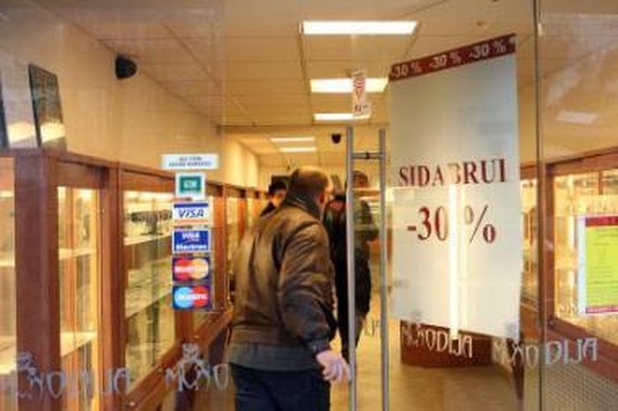 Skolininkai: J.Barkauskienė sako, kad per krizę prie lombardo kartais driekėsi eilės.