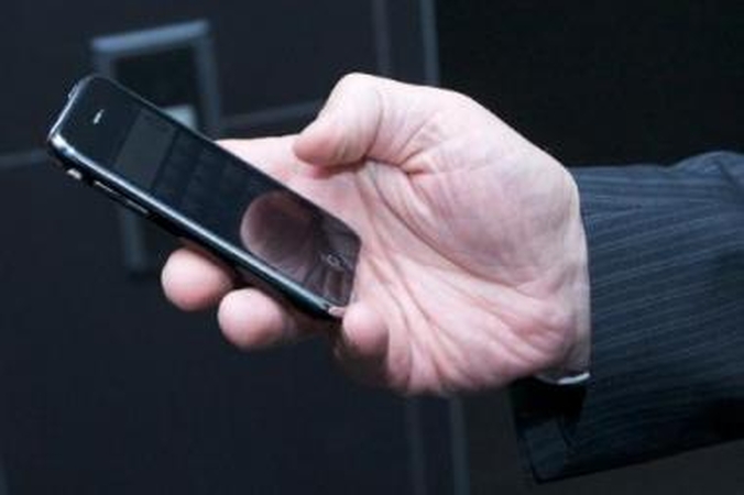 Valdžia lepinasi prabangiais telefonais