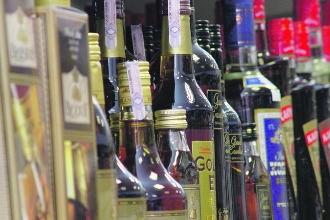 Naktį uostamiesčio barai – be svaigalų