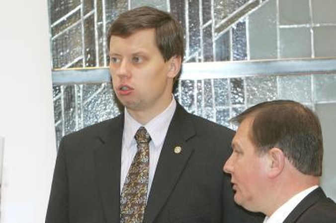 Pinigai susuko merui galvą?