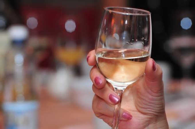 Alkoholį toleruoja mažuma valdžios įstaigų