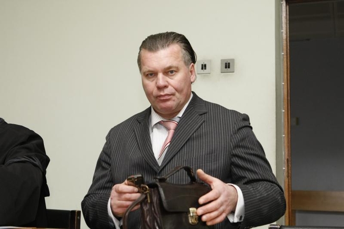 Uostamiesčio klerkas užsitraukė rūstybę   