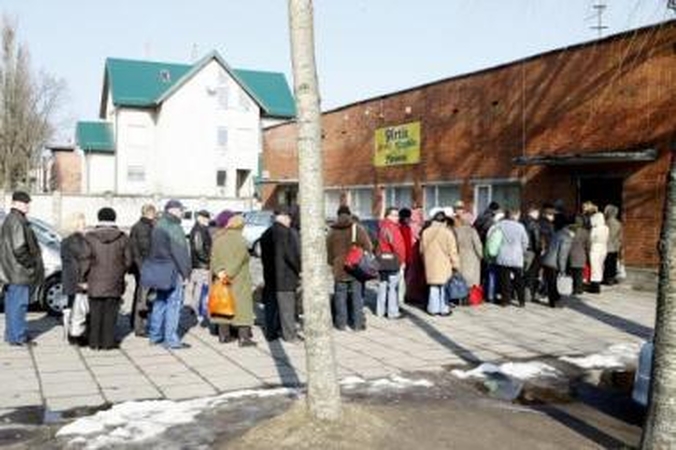 Prie viešosios pirties – eilės