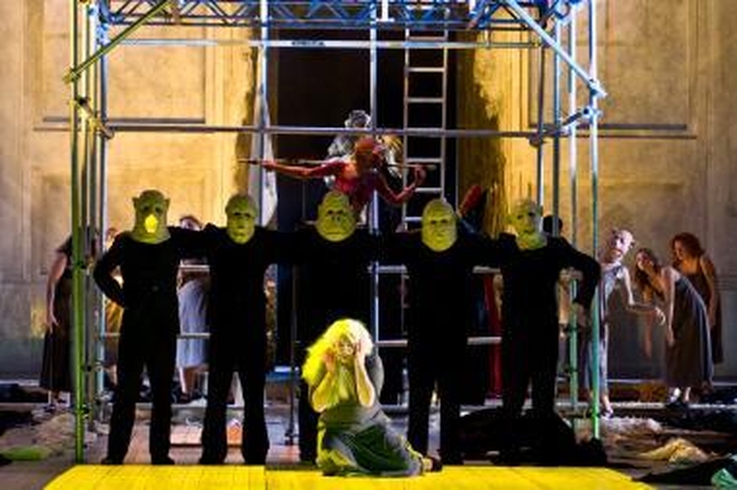 Moderni opera su šokiruojančia intriga
