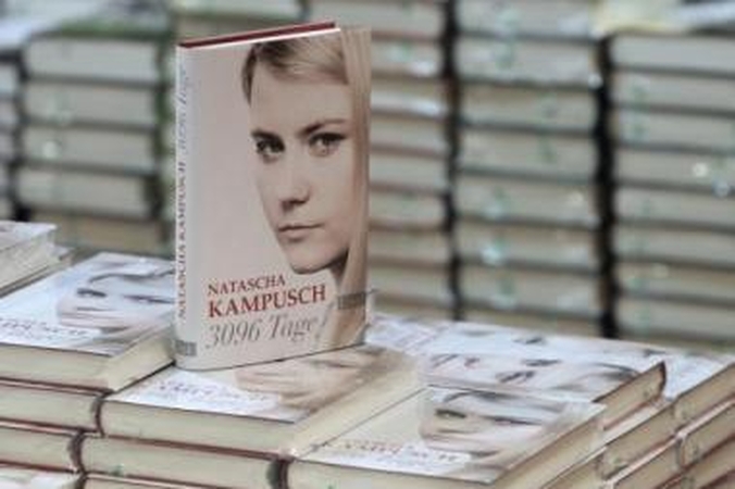 Įkaitė: po aštuonerių metų maniako nelaisvėje N.Kampusch sugebėjo grįžti į normalų gyvenimą, nors kraupūs prisiminimai ją lydės visą gyvenimą.