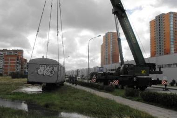 Vagonėlį iš Liubeko gatvės perkėlė į aikštelę