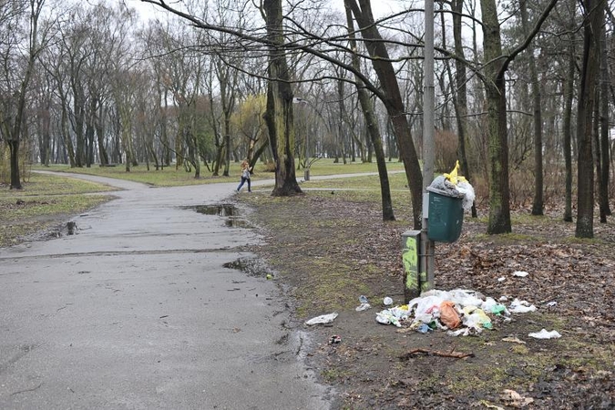 Ramybės parkas virto šiukšlynu